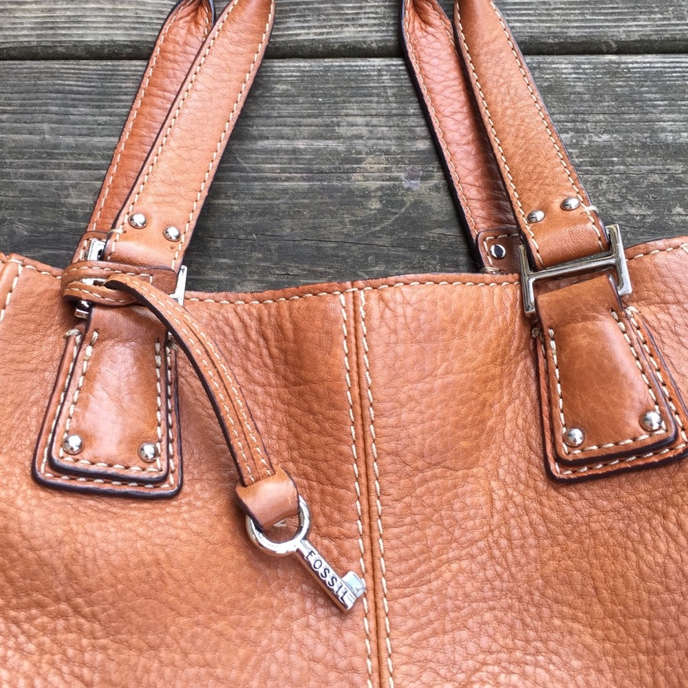 Fossil Women’s Genuine Leather Shoulder Bag - Picture 3 of 8